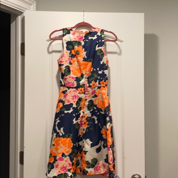 Beautiful dress - Picture 2 of 2